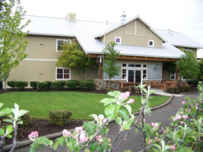 Гостиница Homestead Resort  Линден